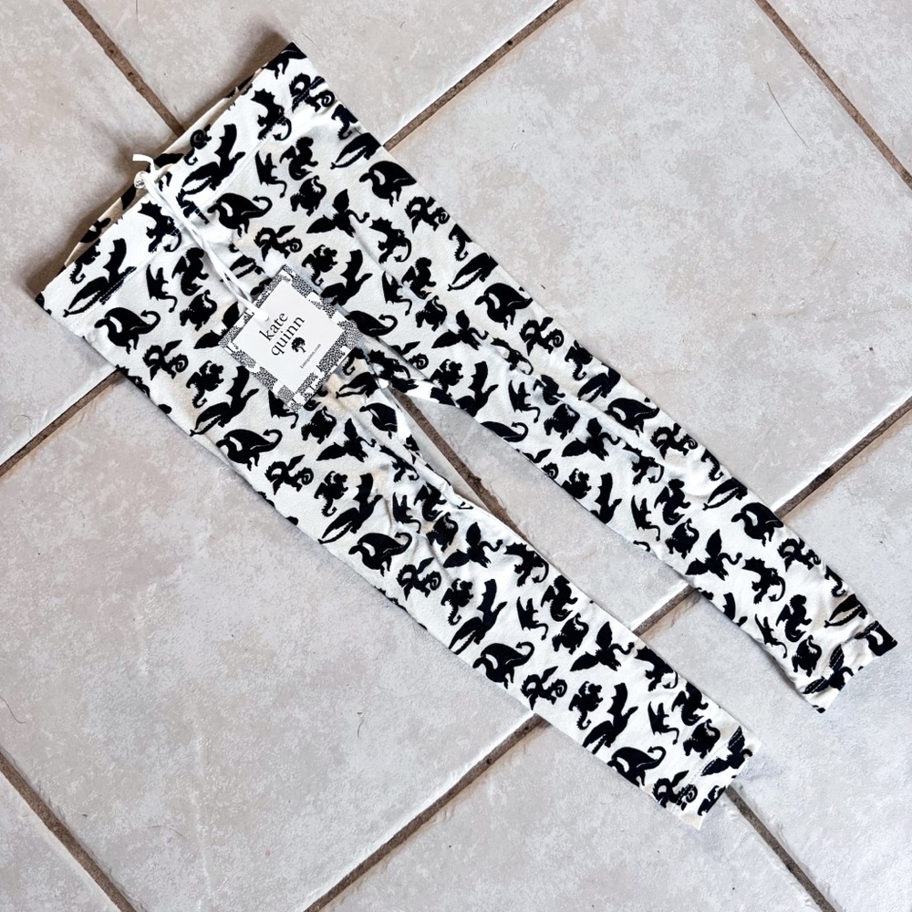 Kate Quinn • Leggings